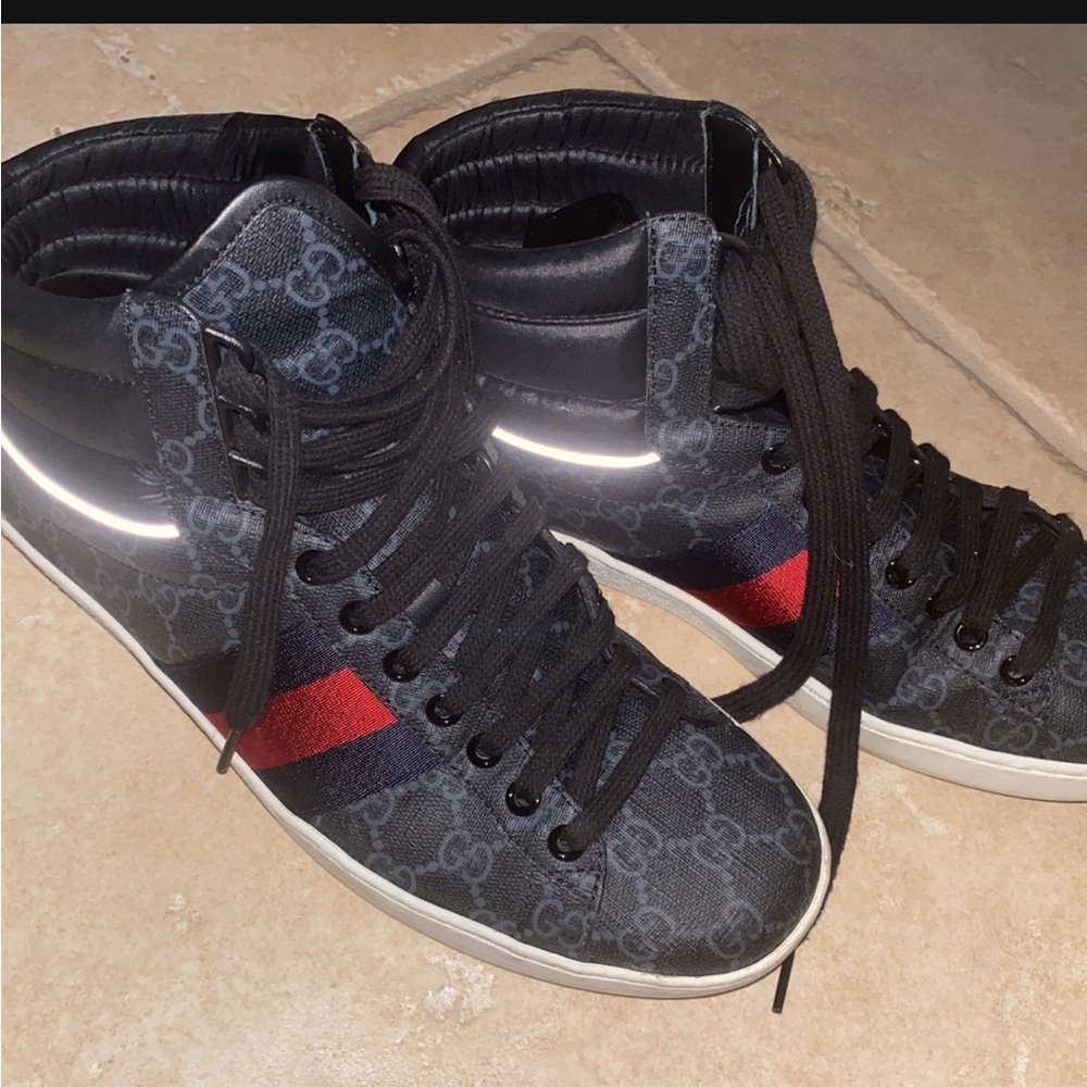 These are in great condition. They are size 8.5 for men